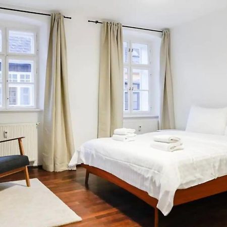 Апартаменты Authentic Austrian Flat In The South Of Vienna Мёдлинг Экстерьер фото