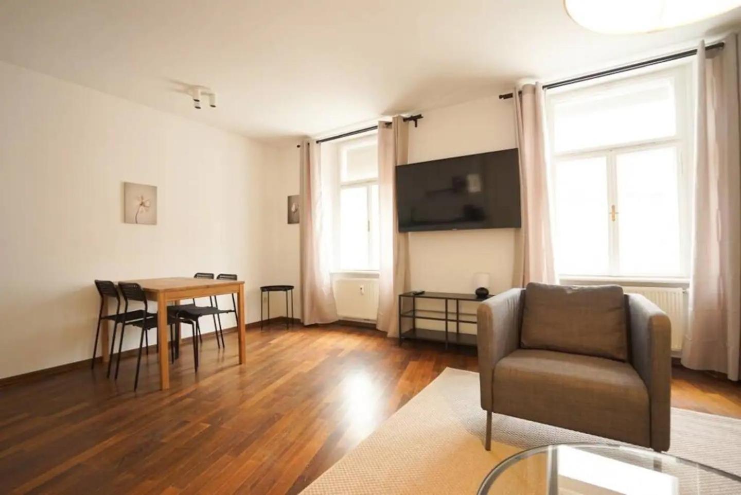 Апартаменты Authentic Austrian Flat In The South Of Vienna Мёдлинг Экстерьер фото