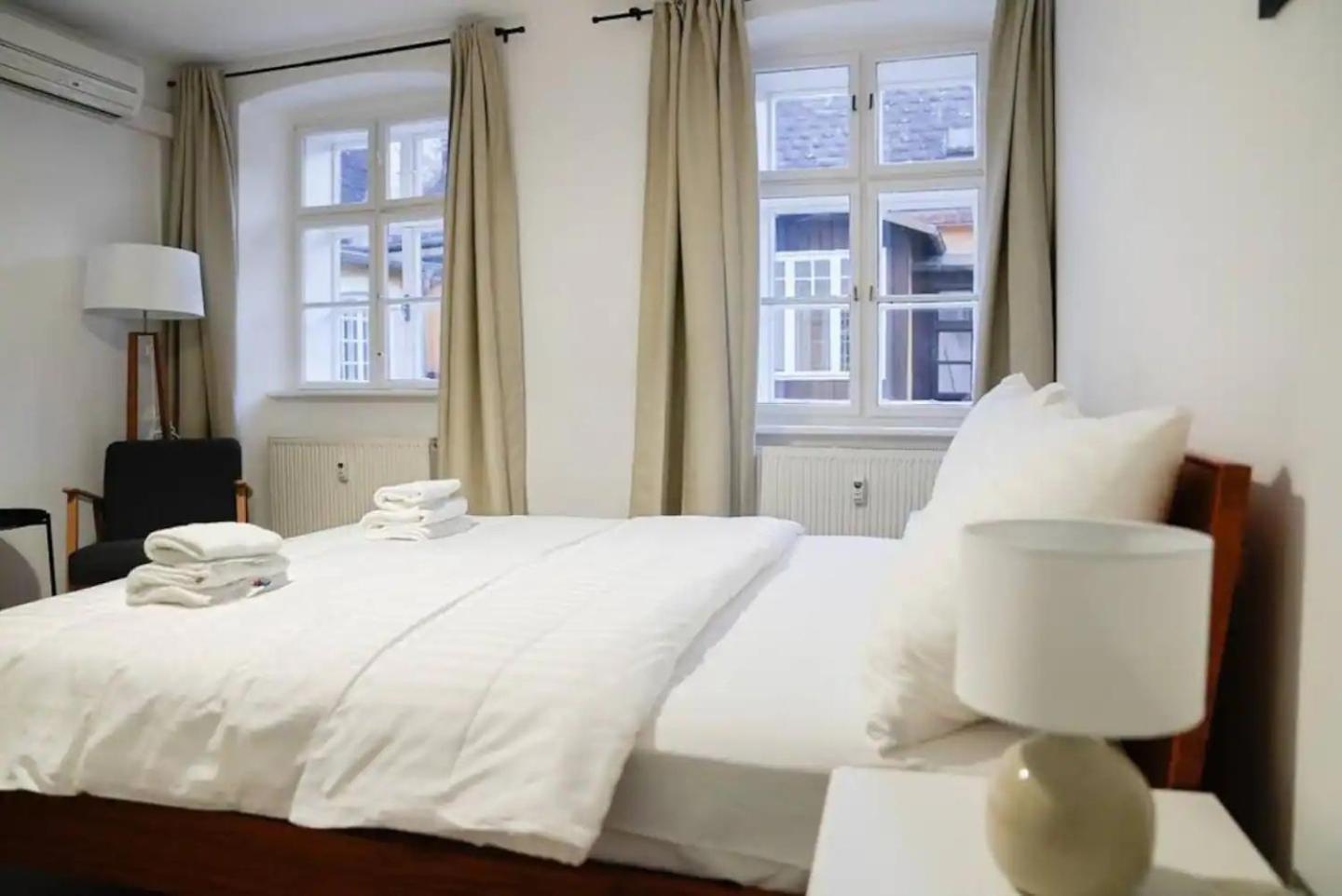Апартаменты Authentic Austrian Flat In The South Of Vienna Мёдлинг Экстерьер фото