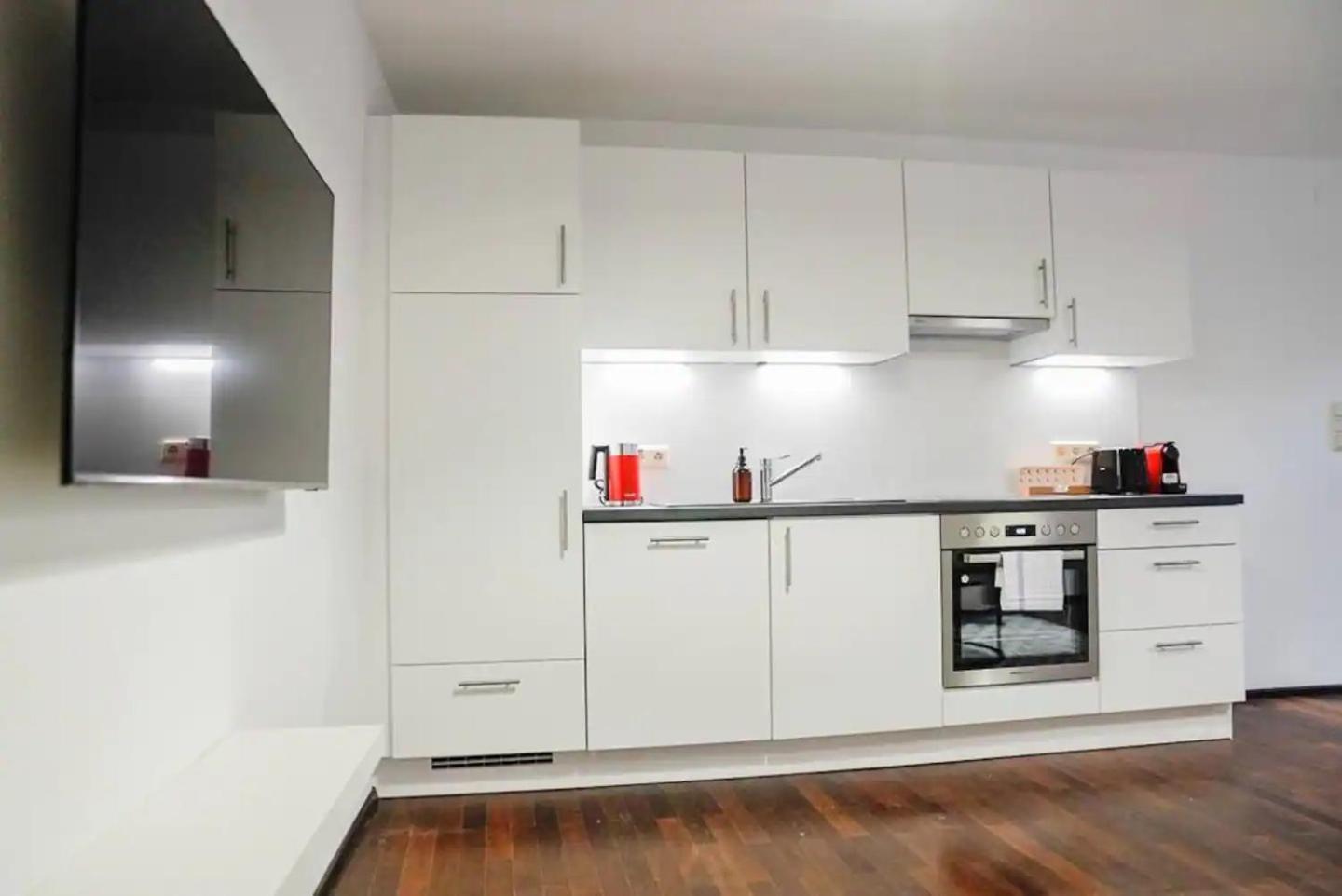 Апартаменты Authentic Austrian Flat In The South Of Vienna Мёдлинг Экстерьер фото