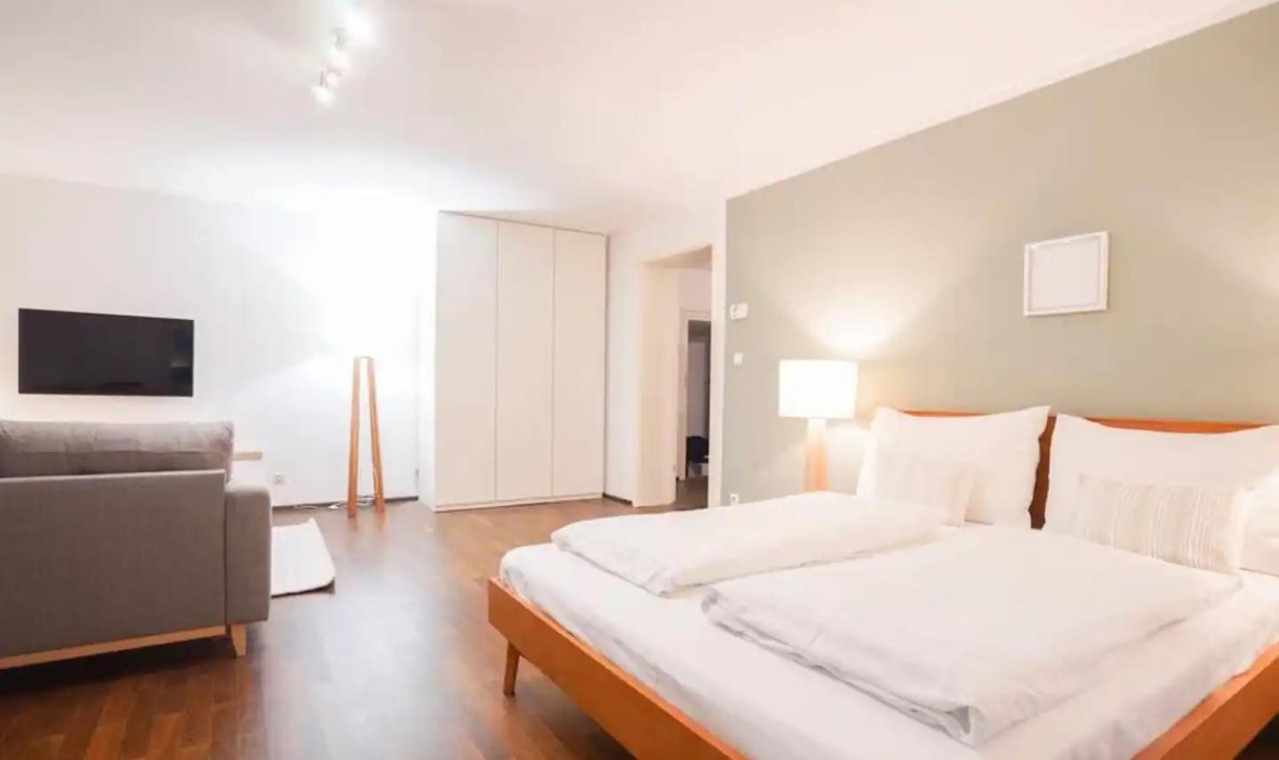 Апартаменты Authentic Austrian Flat In The South Of Vienna Мёдлинг Экстерьер фото