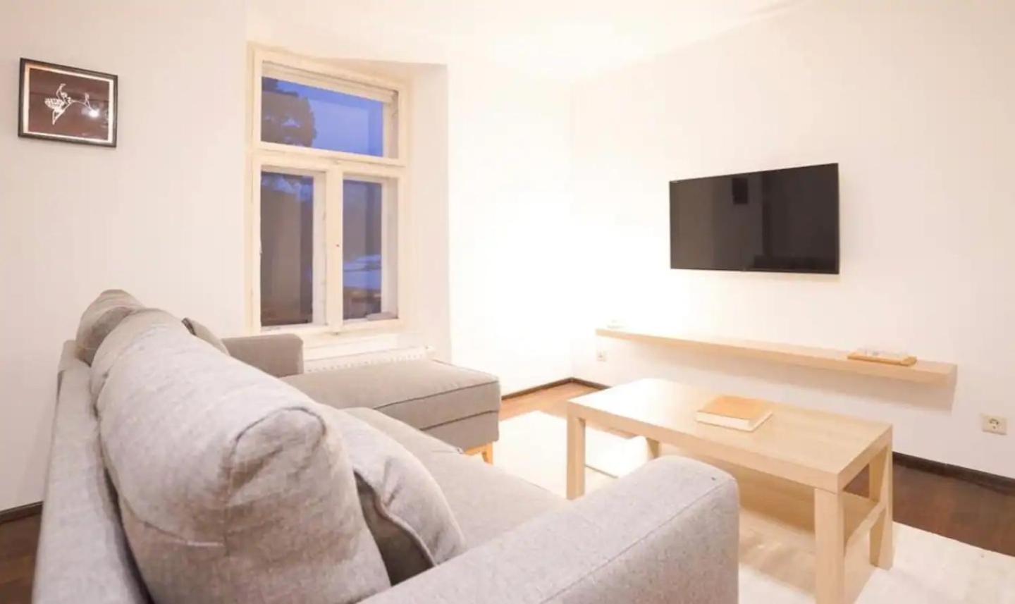 Апартаменты Authentic Austrian Flat In The South Of Vienna Мёдлинг Экстерьер фото