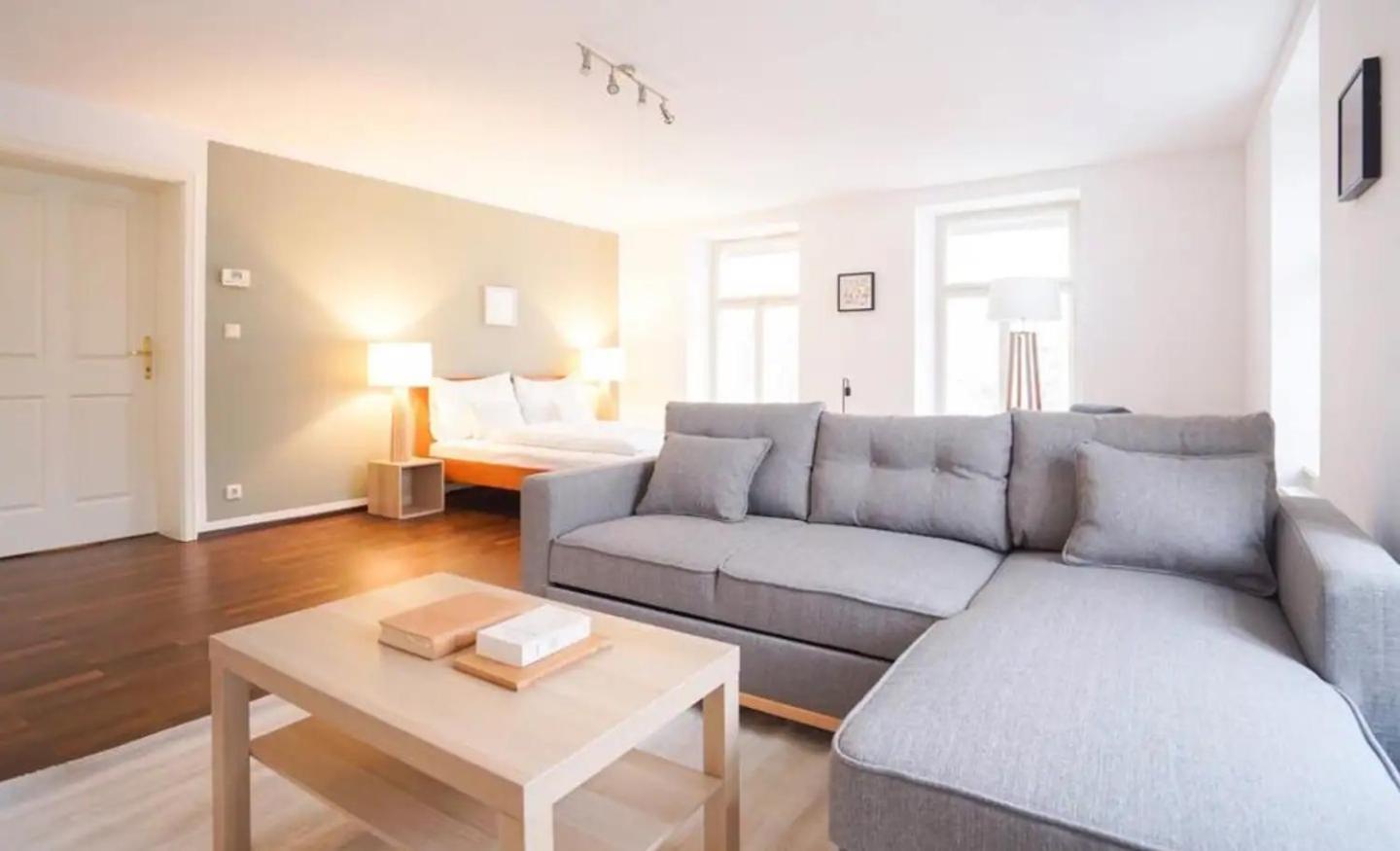 Апартаменты Authentic Austrian Flat In The South Of Vienna Мёдлинг Экстерьер фото