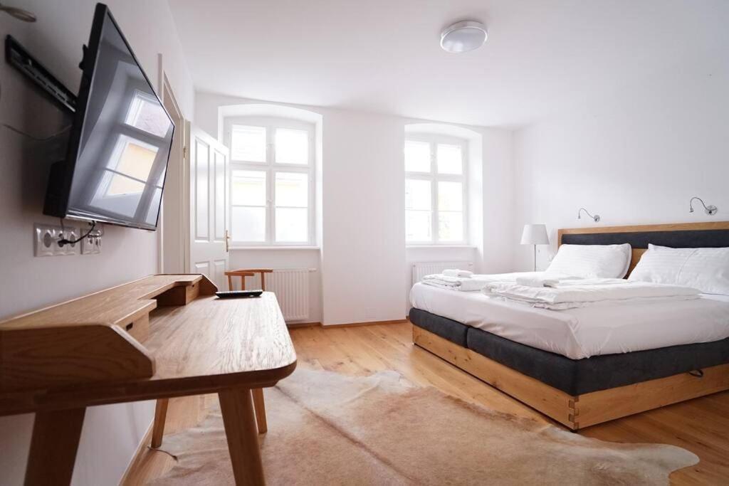Апартаменты Authentic Austrian Flat In The South Of Vienna Мёдлинг Экстерьер фото